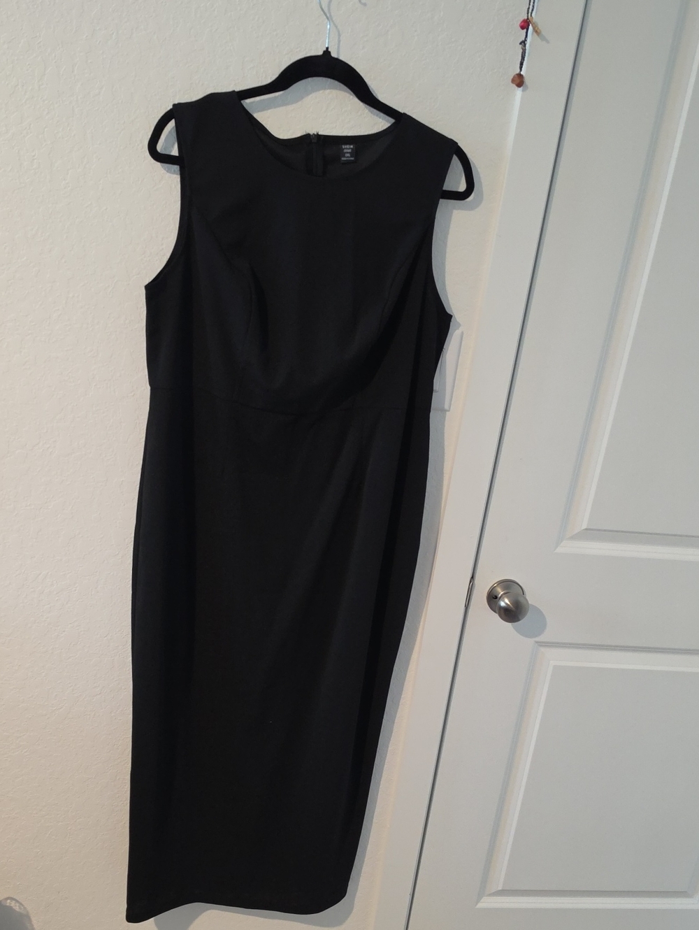 SHEIN Black Sleeveless Midi Sheath Dress